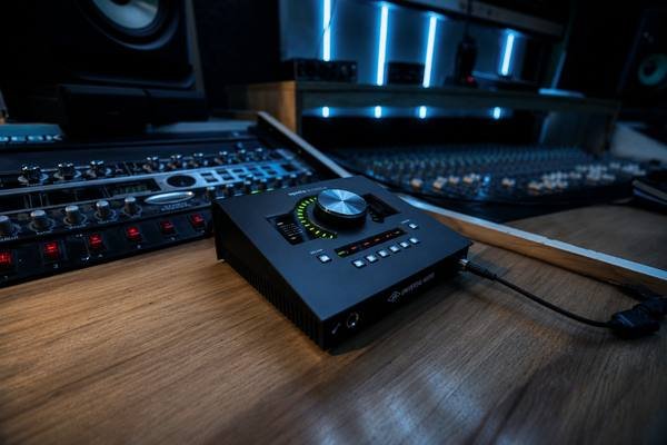 Universal Audio Apollo Twin X Twin — Vizual Dealer